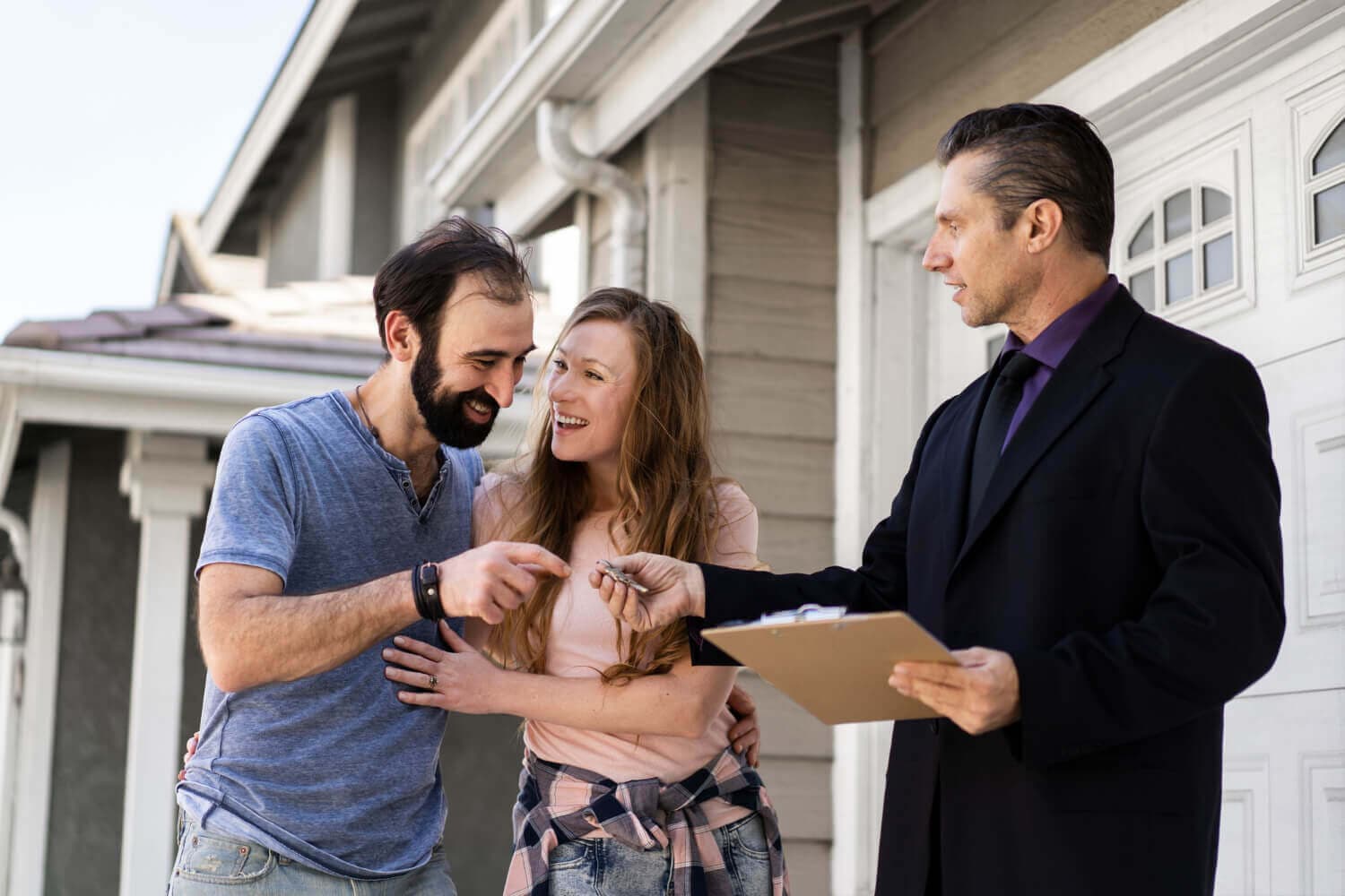 Mortgage Broker vs Direct Bank - Which Is Better for Homebuyers